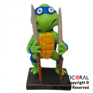 ADORNO TORTUGA NINJA LEONARDO AZUL A. PORCELANA FRIA x 1